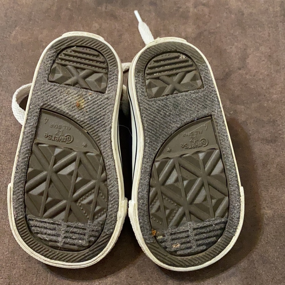 Converse tennis shoes size 4 - Picture 4 of 5